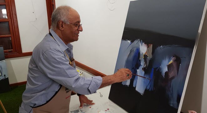 رسام كويتي يعرض تجربته بالفن التجريدي في معرض «أنطاليا»
